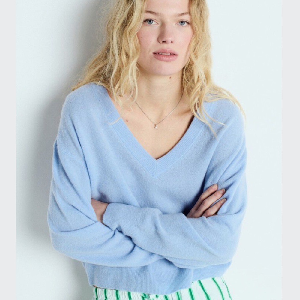 American Vintage Raxow V-Neck Sweater in Aura